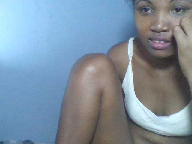 Rema-2 live cam on BongaCams
