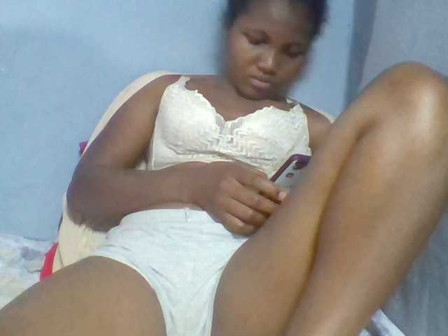 Rema-2 live cam on BongaCams