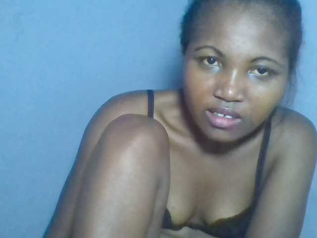 Rema-2 live webcam show