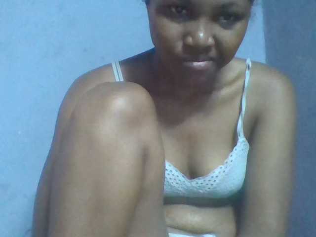 Rema-2 live cam on BongaCams