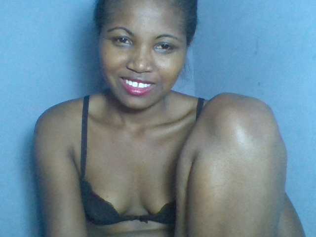 Rema-2 live cam on BongaCams