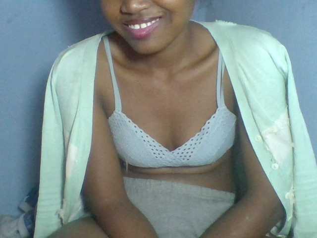 Rema-2 live cam on BongaCams