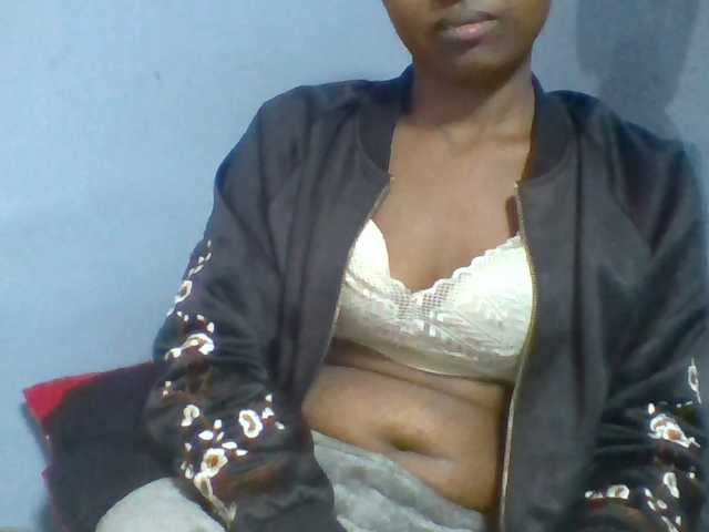 Rema-2 live cam on BongaCams