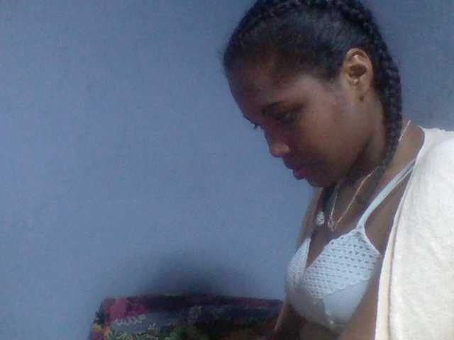 Rema-2 live cam on BongaCams
