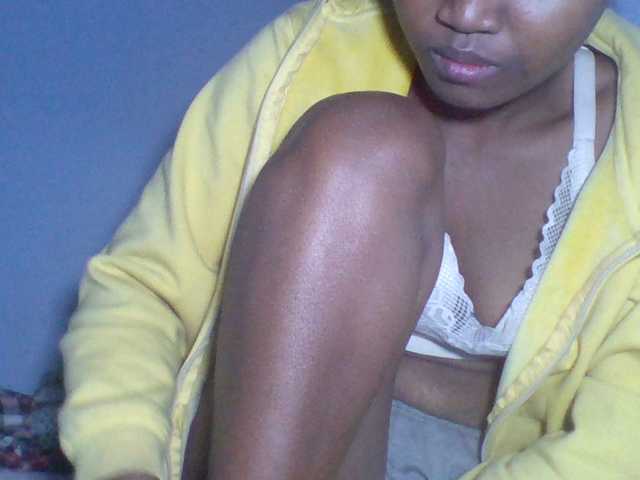 Rema-2 live cam on BongaCams