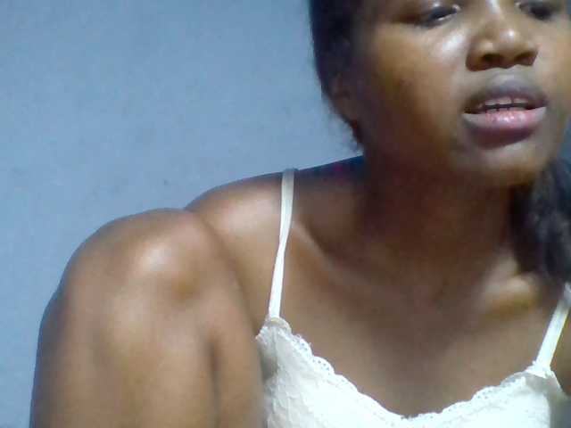 Rema-2 live cam on BongaCams
