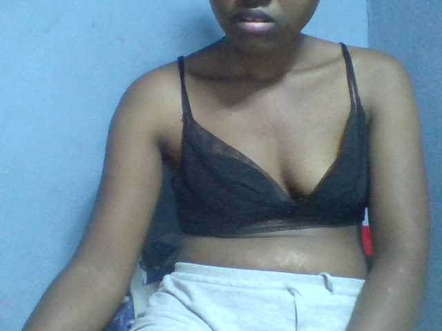 Rema-2 live cam on BongaCams