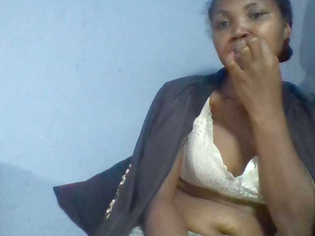 Rema-2 live cam on BongaCams