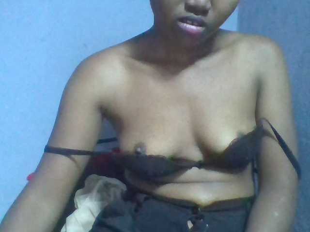Rema-2 live cam on BongaCams