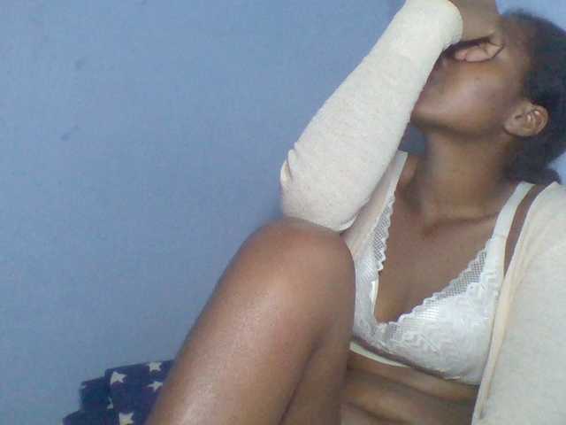 Rema-2 live cam on BongaCams