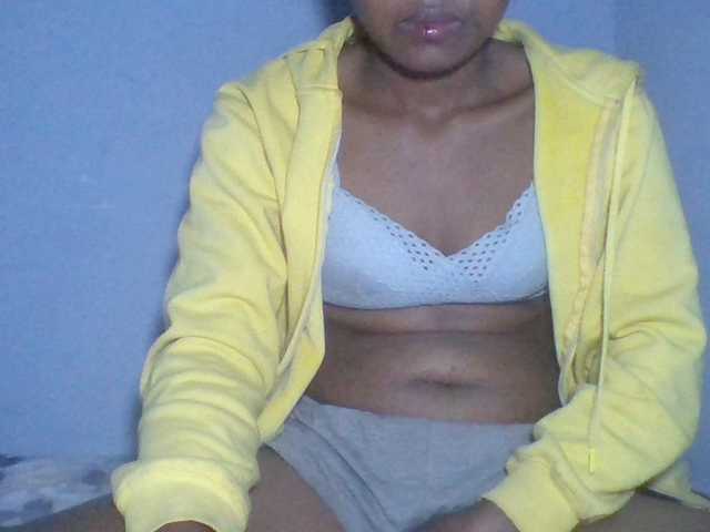 Rema-2 live cam on BongaCams