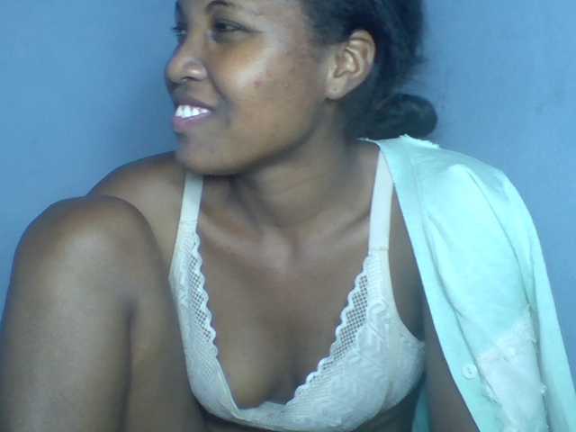 Rema-2 live cam on BongaCams