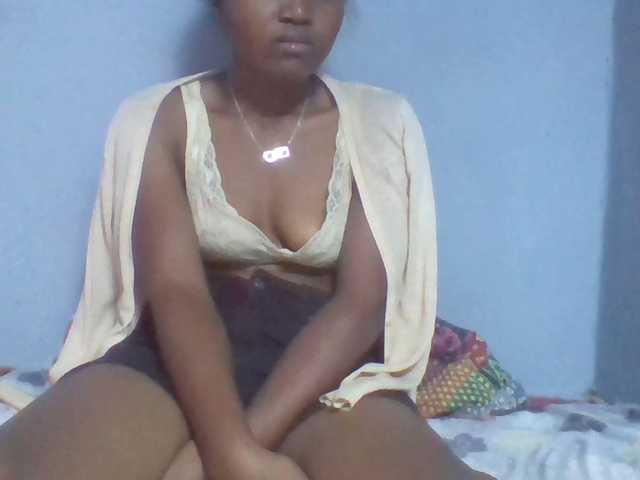 Rema-2 live cam on BongaCams