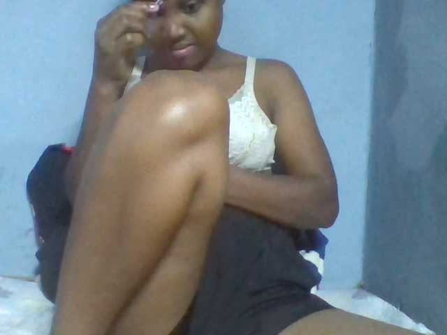 Rema-2 live cam on BongaCams