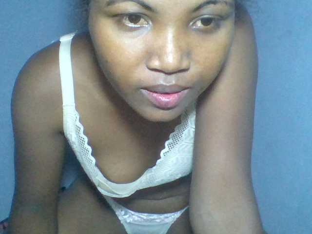 Rema-2 live webcam show