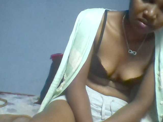 Rema-2 live cam on BongaCams