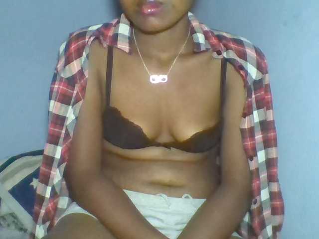 Rema-2 live cam on BongaCams
