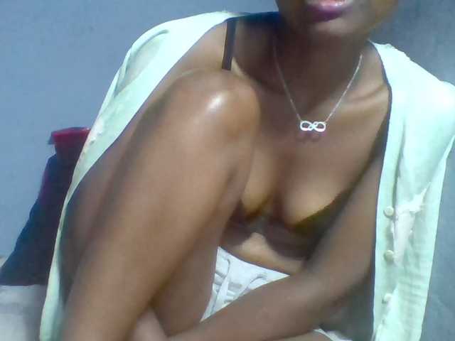 Rema-2 live cam on BongaCams
