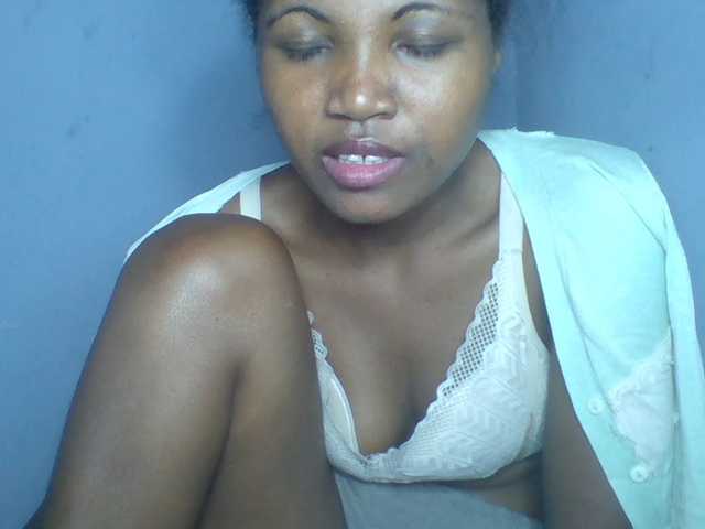 Rema-2 live cam on BongaCams