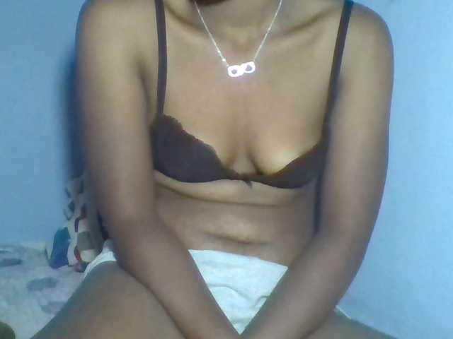 Rema-2 live cam on BongaCams