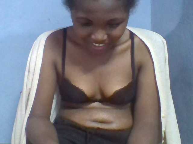 Rema-2 live cam on BongaCams