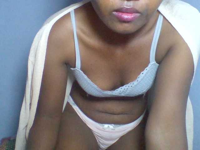 Rema-2 live webcam show