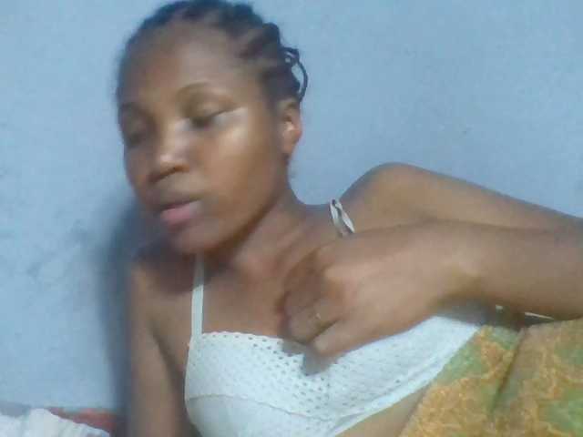 Rema-2 live cam on BongaCams