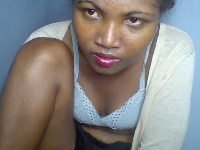 Rema-2 live webcam show