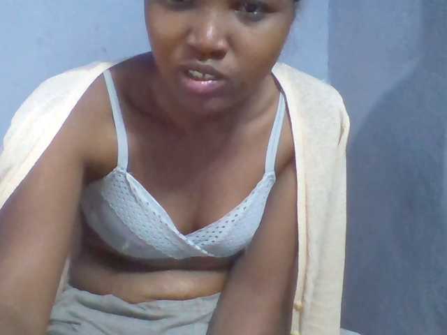 Rema-2 live cam on BongaCams