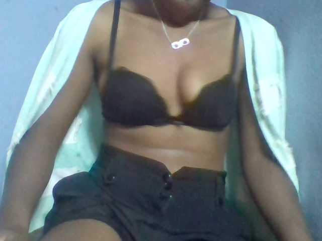 Rema-2 live cam on BongaCams