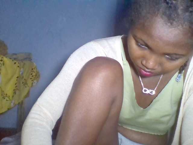 Rema-2 live cam on BongaCams