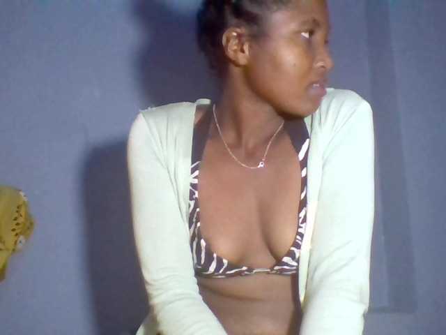 Rema-2 live cam on BongaCams