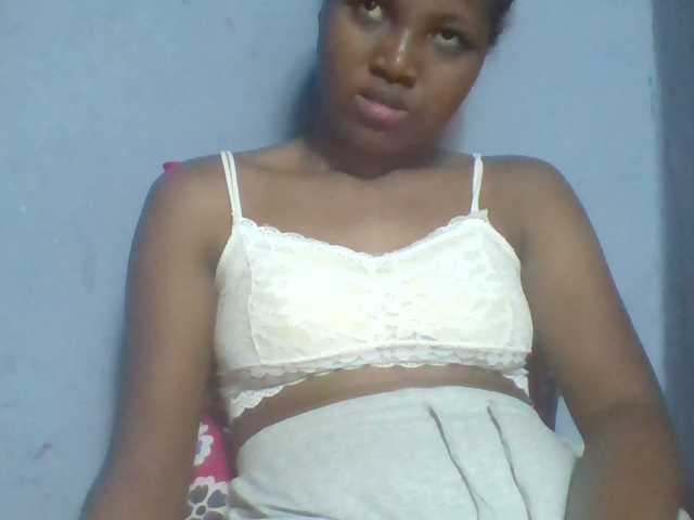 Rema-2 live cam on BongaCams