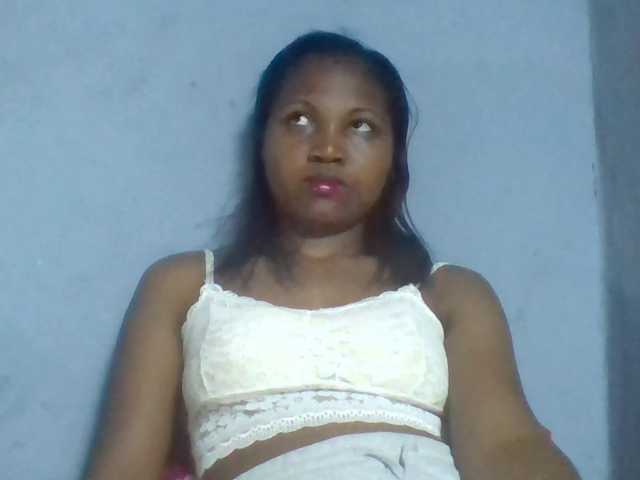 Rema-2 live cam on BongaCams