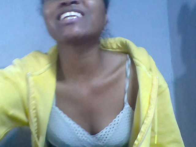 Rema-2 — live female cam