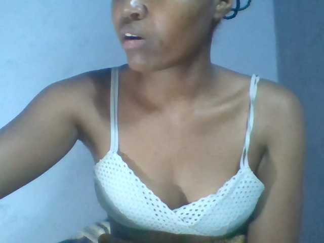 Rema-2 live cam on BongaCams