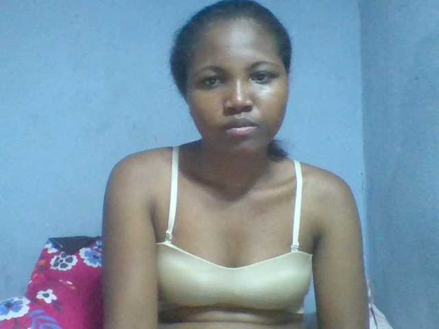 Rema-2 live cam on BongaCams