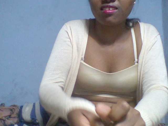 Rema-2 live cam on BongaCams