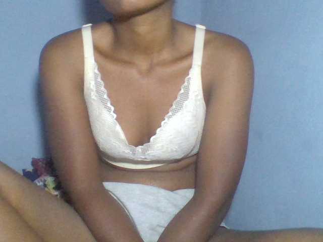 Rema-2 live cam on BongaCams