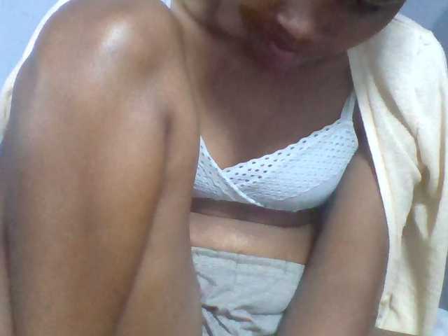 Rema-2 live cam on BongaCams