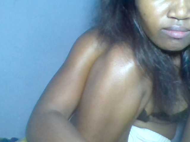 Rema-2 live cam on BongaCams