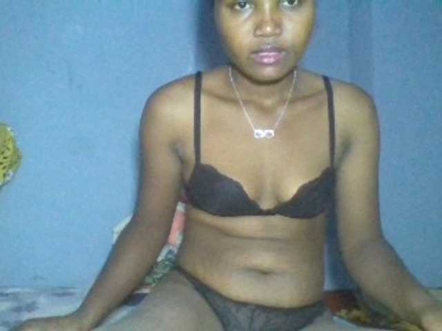 Rema-2 live cam on BongaCams