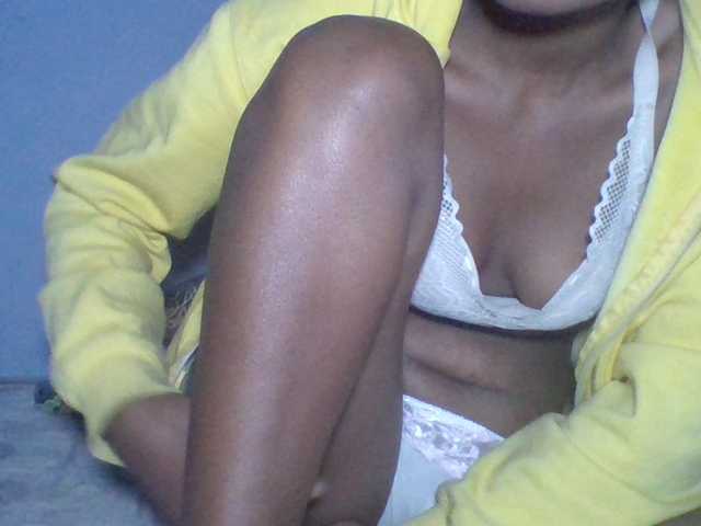 Rema-2 live cam on BongaCams