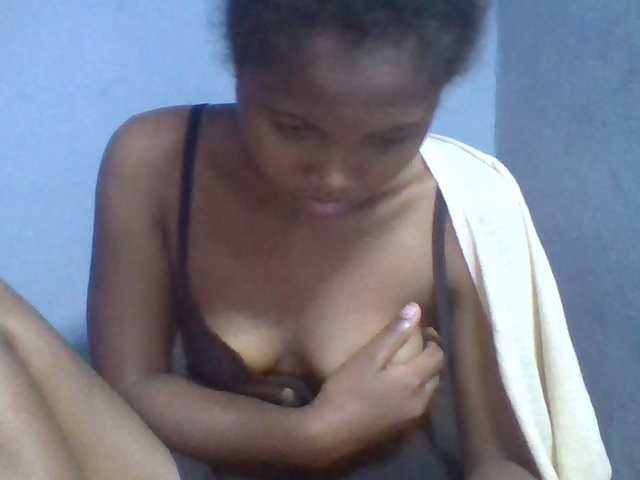 Rema-2 live cam on BongaCams