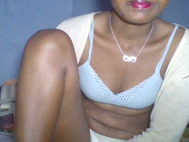 Rema-2 live cam on BongaCams