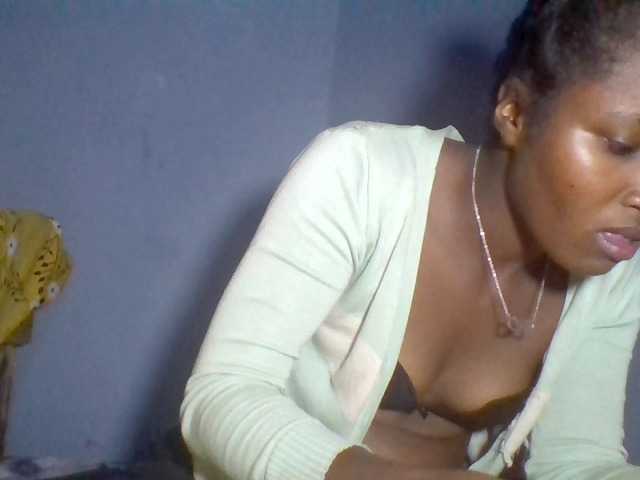 Rema-2 live cam on BongaCams
