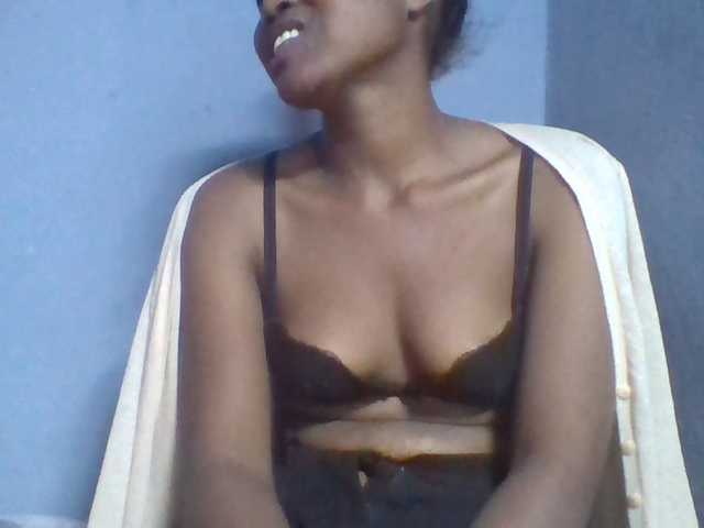 Rema-2 live cam on BongaCams
