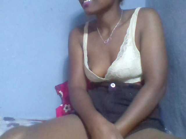 Rema-2 live cam on BongaCams