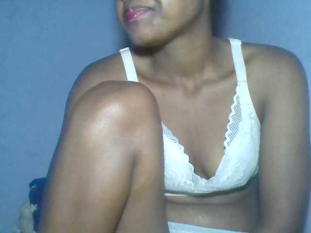 Rema-2 live cam on BongaCams