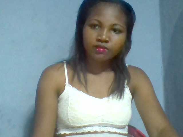 Rema-2 live cam on BongaCams